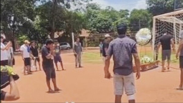 Emotivo adiós en la canchita del barrio a un joven