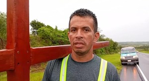 Comerciante lleva cruz desde Puente Kyjhá a Caacupé