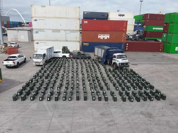 Uruguay incauta 7,7 millones de cigarrillos en operación anticontrabando - Mundo - ABC Color