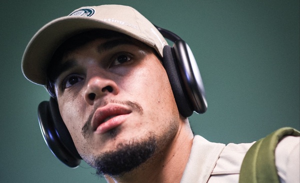 Viral: Gustavo Gómez y su solitaria caminata a casa tras la final perdida