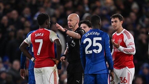 El Chelsea resiste con 10 ante el Arsenal