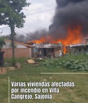 Incendio de gran magnitud afecta viviendas en Villa Cangrejo, en Sajonia