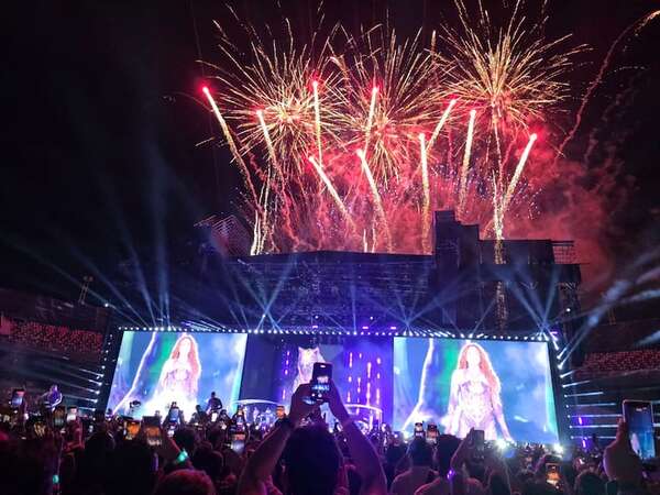 Camina con la loba Shakira: Memoria plateada de una noche épica - Música - ABC Color