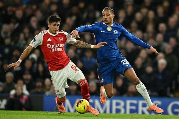 El Chelsea, con diez, resiste ante el líder Arsenal  - Fútbol Internacional - ABC Color