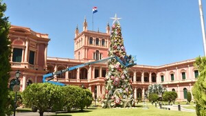 Postergan encendido de luces en árbol navideño del Palacio de López por inclemencias del tiempo