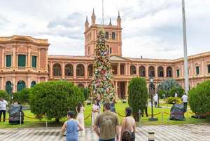 Diario HOY | Postergan encendido del árbol de Navidad