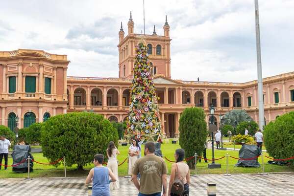 Diario HOY | Postergan encendido del árbol de Navidad