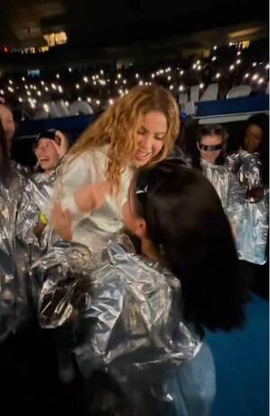 [VIDEO] Hijas de influencers caminaron con Shakira