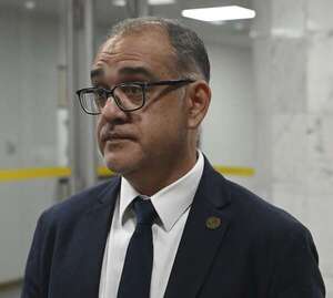 Medidas a actuaria imputada por supuesta coima en caso Mercat - Policiales - ABC Color