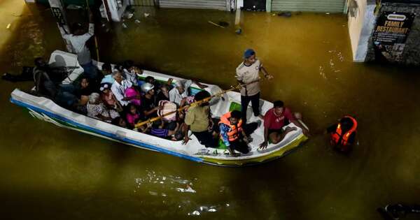 La Nación / Las inundaciones en Asia dejan más de 900 personas fallecidas