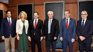 Sesión de honor de la Asociación Consular