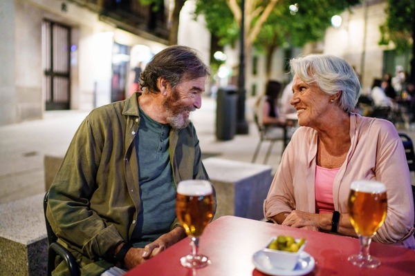 Apps de Citas: Riesgos y Desafíos en Adultos Mayores