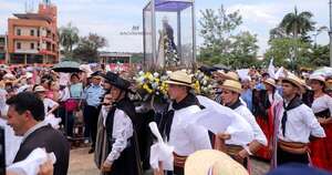 La Nación / La llegada de jinetes fue la atracción en Caacupé