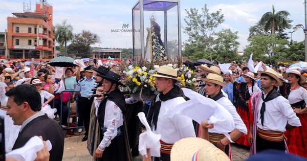 La Nación / La llegada de jinetes fue la atracción en Caacupé