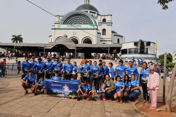 Ciclistas Llegan de Arroyito a Pagar Promesas a la Virgen