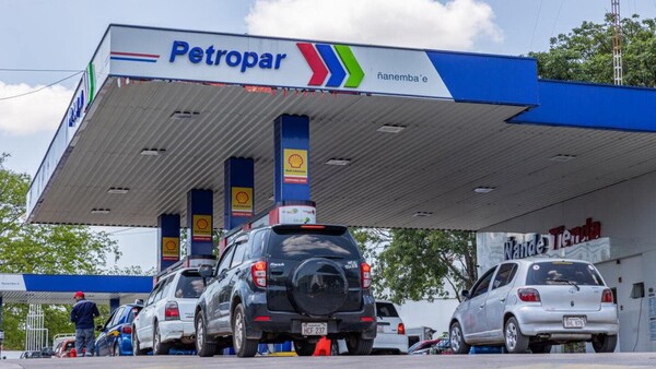 Gobierno anuncia nueva reducción del precio de los combustibles de Petropar