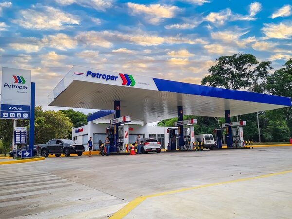 Petropar reduce G. 300 por litro el precio de todos los combustibles