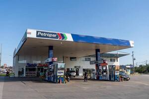 Peña anuncia reducción en el precio del combustible en Petropar | Unicanal