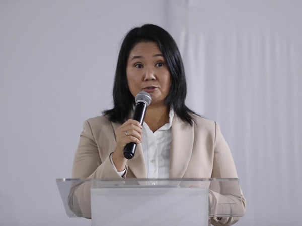 Fujimori vuelve a buscar presidencia peruana