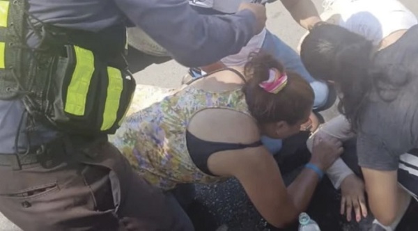 Joven fue atropellada frente al Parque Ñu Guasu tras huir de una presunta agresión por parte de su pareja