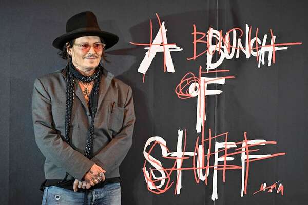 Johnny Depp, feliz al inaugurar su muestra artística en Japón - Gente - ABC Color