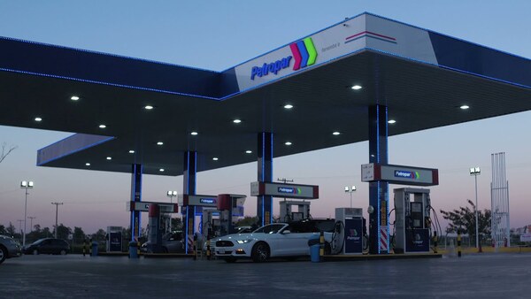 Santiago Peña baja nuevamente el precio de los combustibles