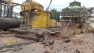 Explosión en una fábrica dejó tres trabajadores heridos y generó daños en viviendas cercanas - Noticiero Paraguay