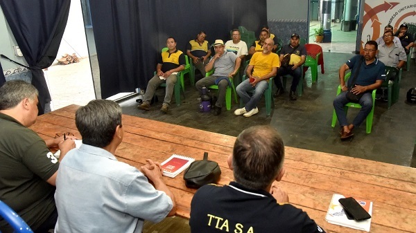 Reforma transporte: choferes reactivan huelga por desplante de Latorre