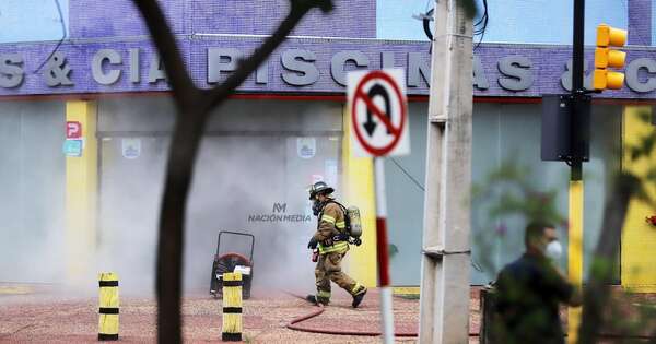 La Nación / Incendio sobre avda. Boggiani: bomberos piden evacuar a 200 metros a la redonda