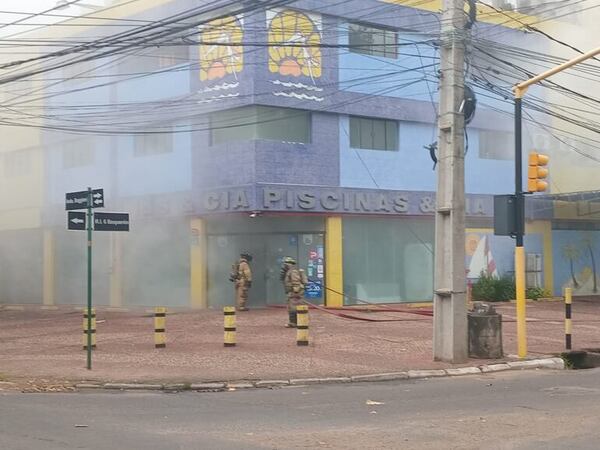 Incendio en depósito de cloro: recomendaciones del Mades ante humo tóxico - Nacionales - ABC Color