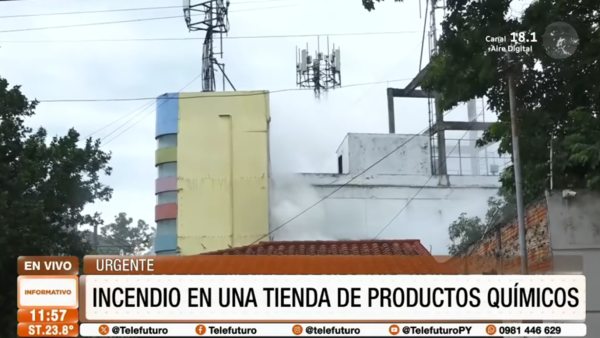 Incendio en tienda de productos químicos para piscinas