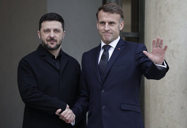 Zelenski se reúne con Macron en París para abordar las negociaciones sobre Ucrania