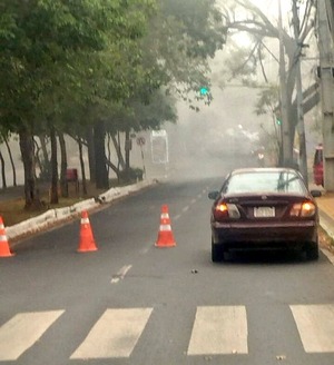 Por incendio cierran avenida Boggiani - ADN Digital