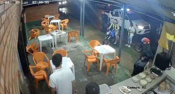 [VIDEO] Hinchas luqueños armaron sarambí ¿escoltados por los polis?