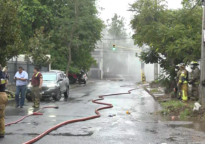 Tras incendio en fabrica de Boggiani, Mades pide evitar actividades al aire libre en la zona - trece