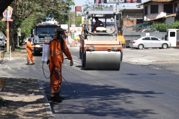 Av. Mariscal López: colocan asfaltado definitivo en zona del viaducto