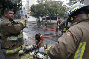 Controlan incendio en depósito de químicos en Asunción