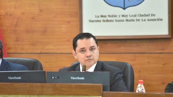 Bello se jacta de mayor recaudación, mientras Asunción está sumida entre crisis de basura y gasto salarial