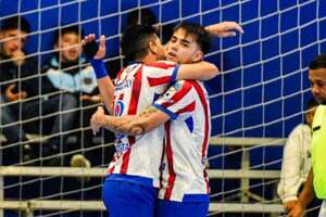 Fútbol de salón: Goleada albirroja en el debut sudamericano - Polideportivo - ABC Color
