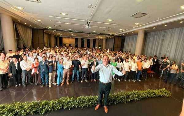 Carlos Pereira oficializa su precandidatura a intendente con respaldo de referentes nacionales y locales