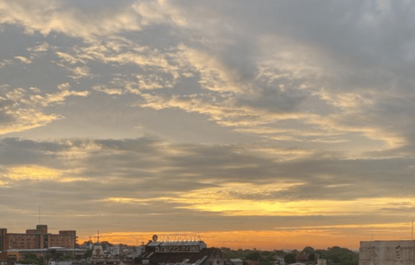 Martes estable con ambiente cálido y vientos noreste