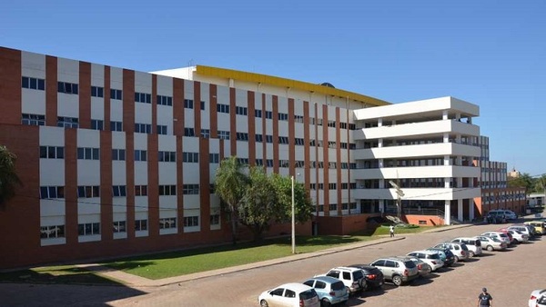 Hallan medicamentos vencidos en depósito del Hospital de Clínicas