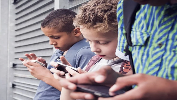 ¿Dura restricción?: Menores de 16 años ya no podrán usar redes sociales en Australia