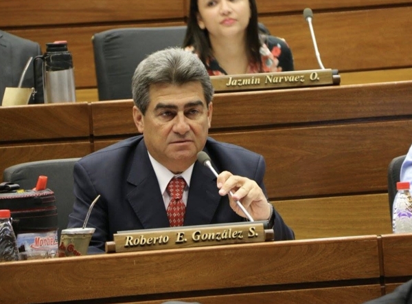 Roberto González teme que Camilo Pérez sea otro "engendro" de Honor Colorado