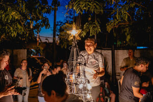 Mujeres se unen para iluminar pasillos de Cateura y el Mercado 4 | Unicanal