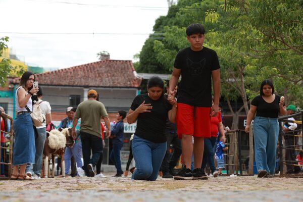 Popular / Ñesü hápe llegó hasta la Virgen