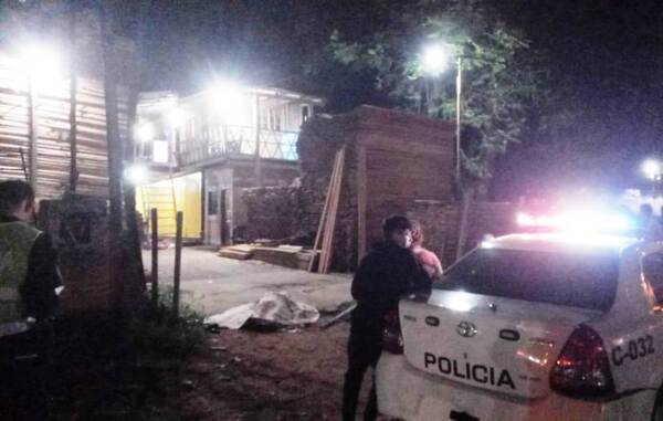 Joven muere electrocutado en carpintería