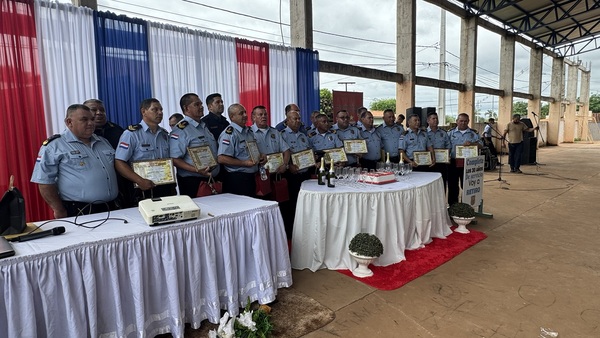 25 suboficiales de la Policía Nacional pasan a situación de retiro en Concepción - Concepción al Día