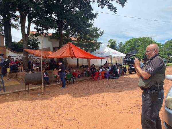 Motochorros acechan a padres apostados, frente a escuela, para inscribir a sus hijos - Policiales - ABC Color