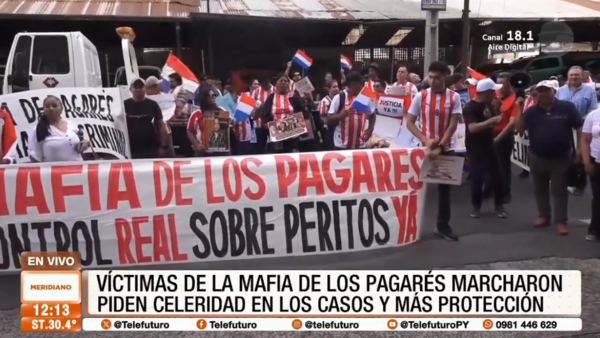Víctimas de "La Mafia de los Pagarés" marcharon en Asunción